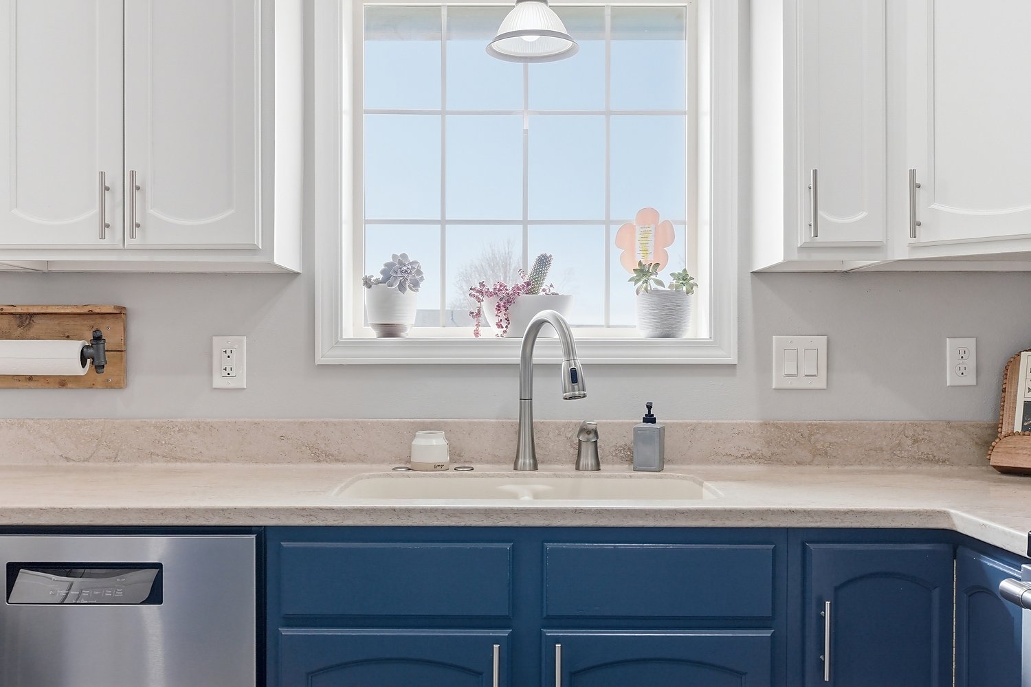Blue and white kitchen detail
